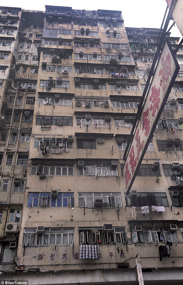Gedung di Mongkok yang Menempatkan Rumah Kandang dalam Kamarnya